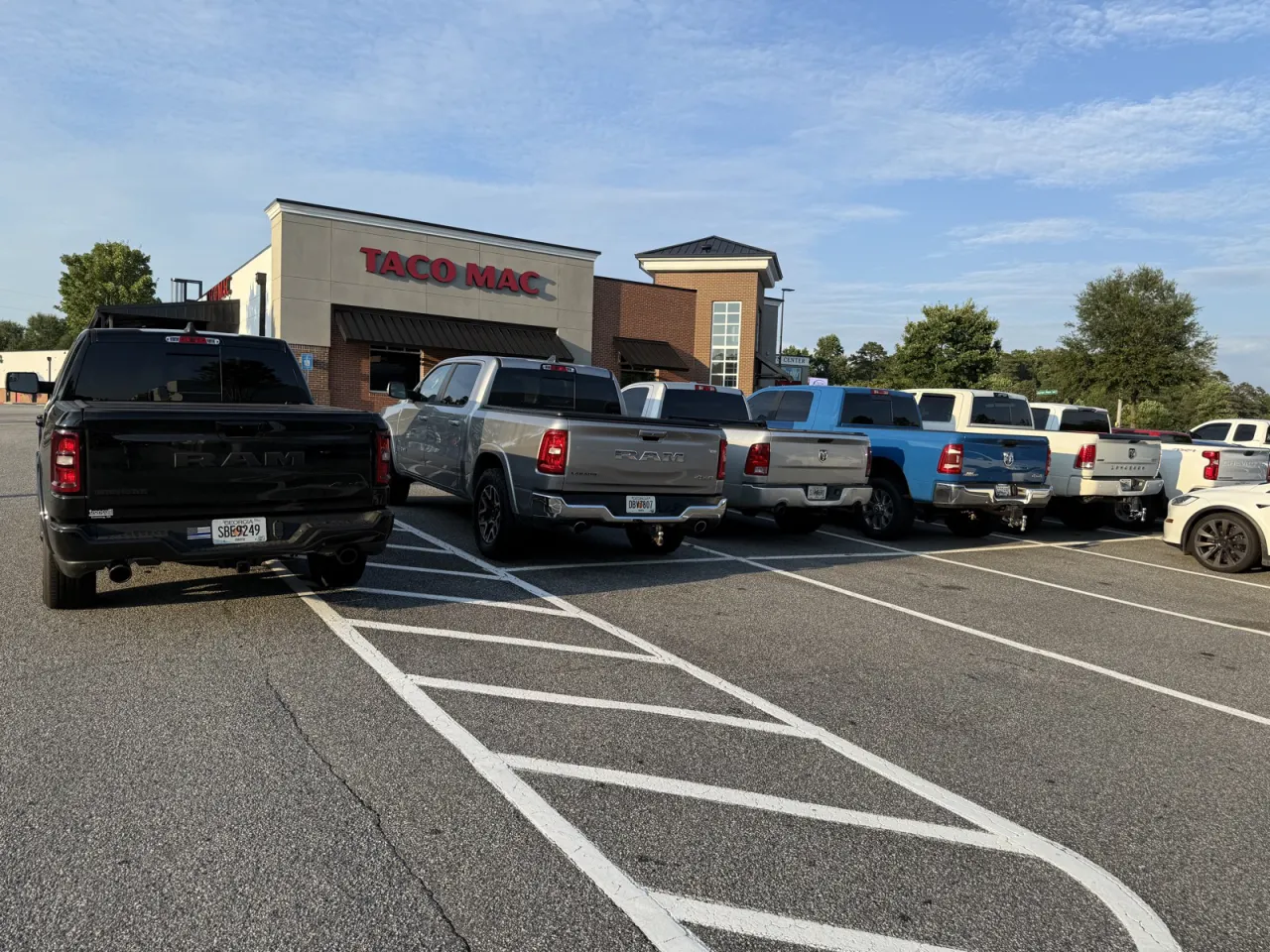 2025 RAM 1500 Laramie — photo 1